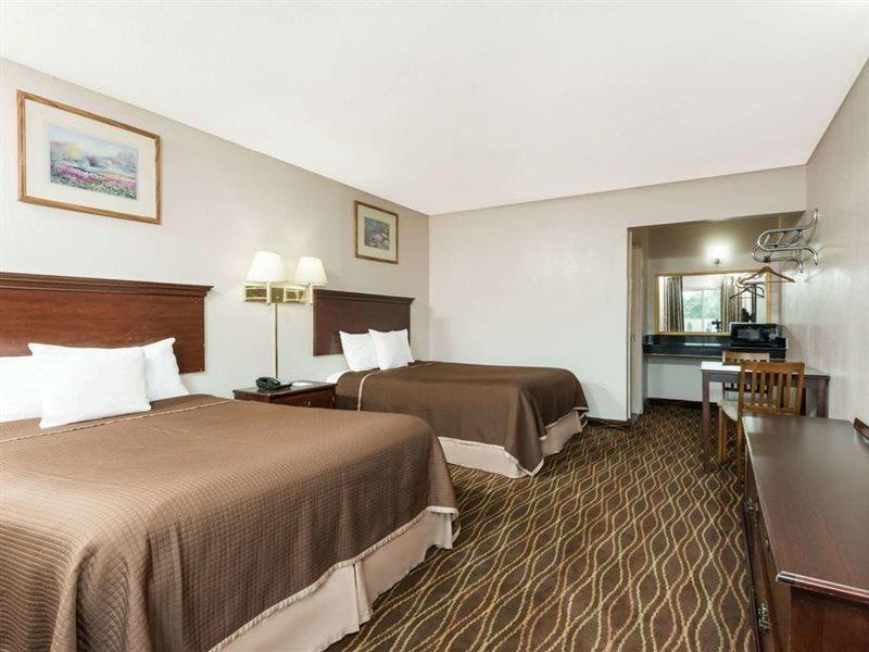 Howard Johnson By Wyndham Springfield Buitenkant foto
